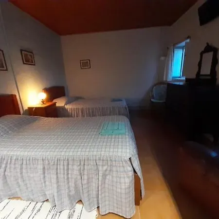 Amazing Farm House Near Vii B Tomar